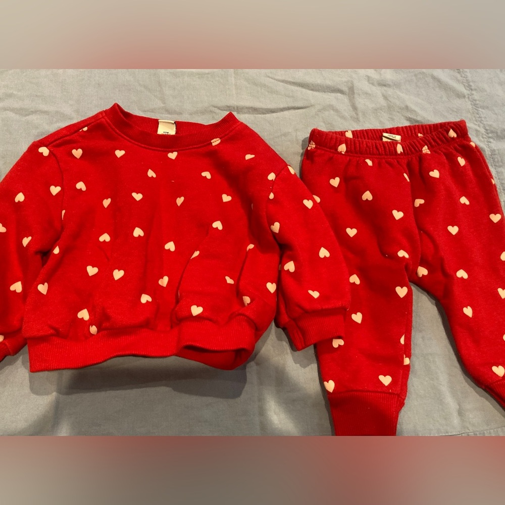 Old Navy Sweater/Sweatpants set 3-6mo